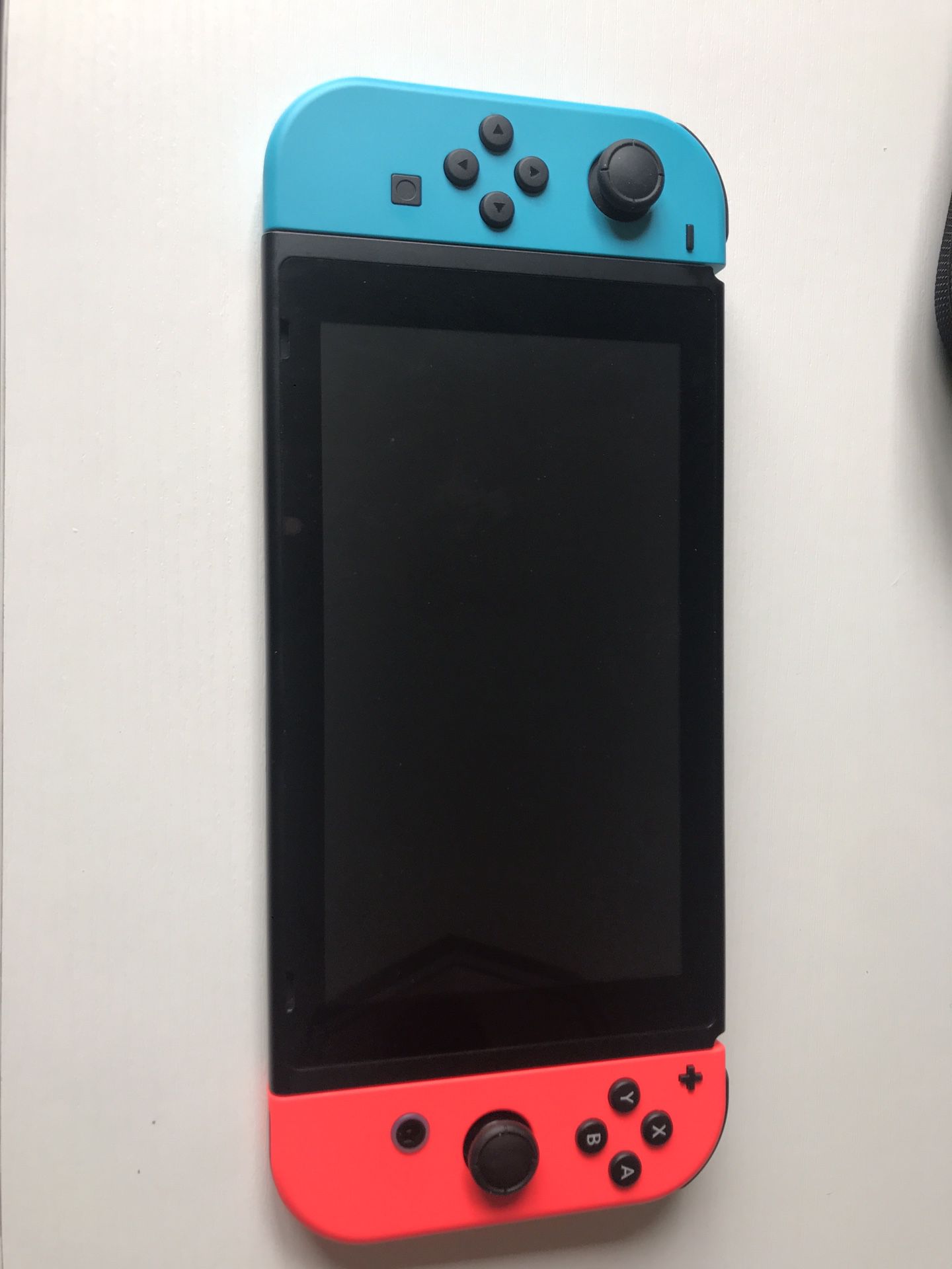 Nintendo switch with super smash bro’s and carrying case.