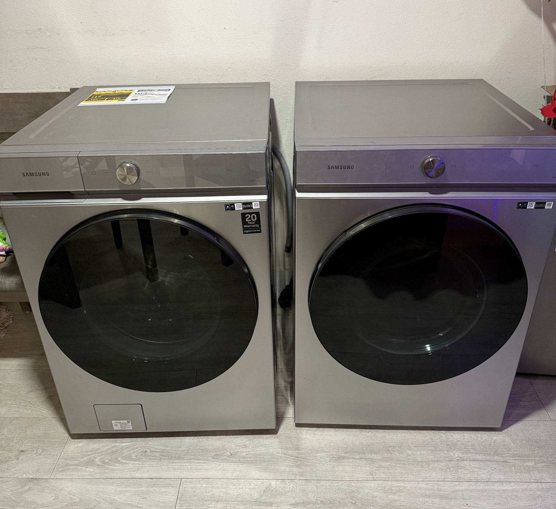 Samsung washing machine set in very good condition, working perfectly.