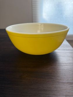 Vintage Pyrex Yellow 404