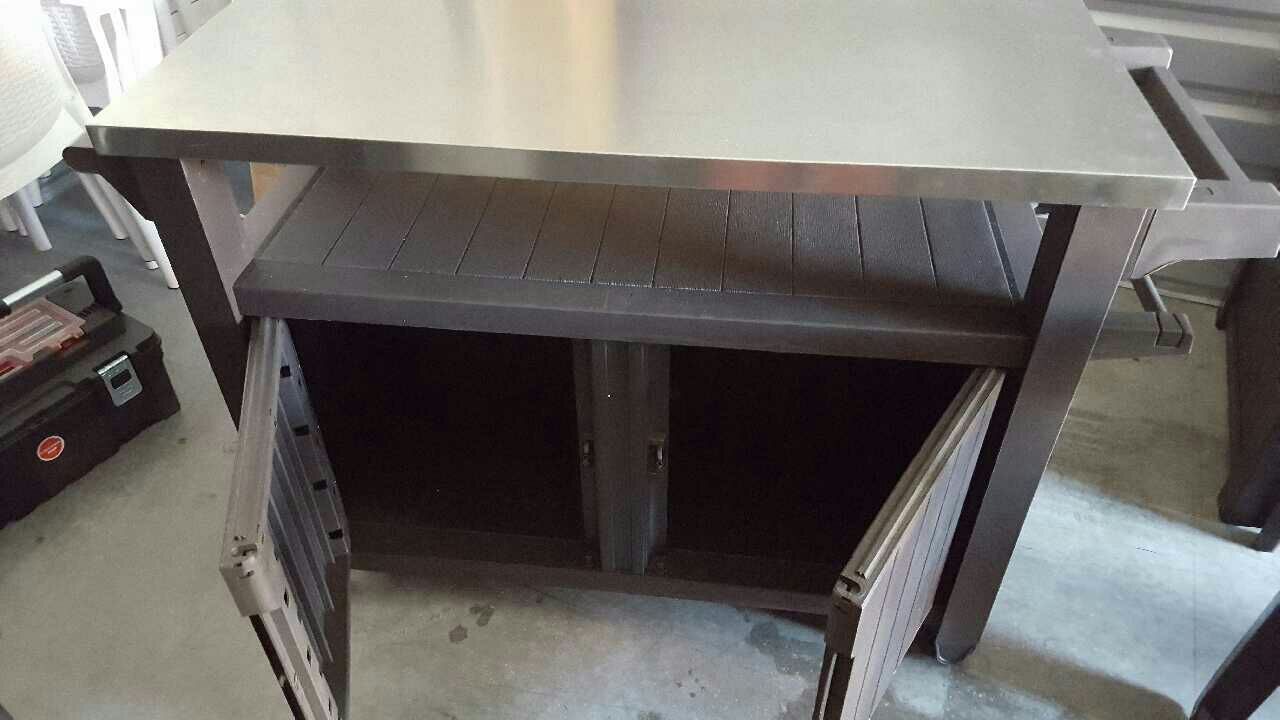 Bbq grill table