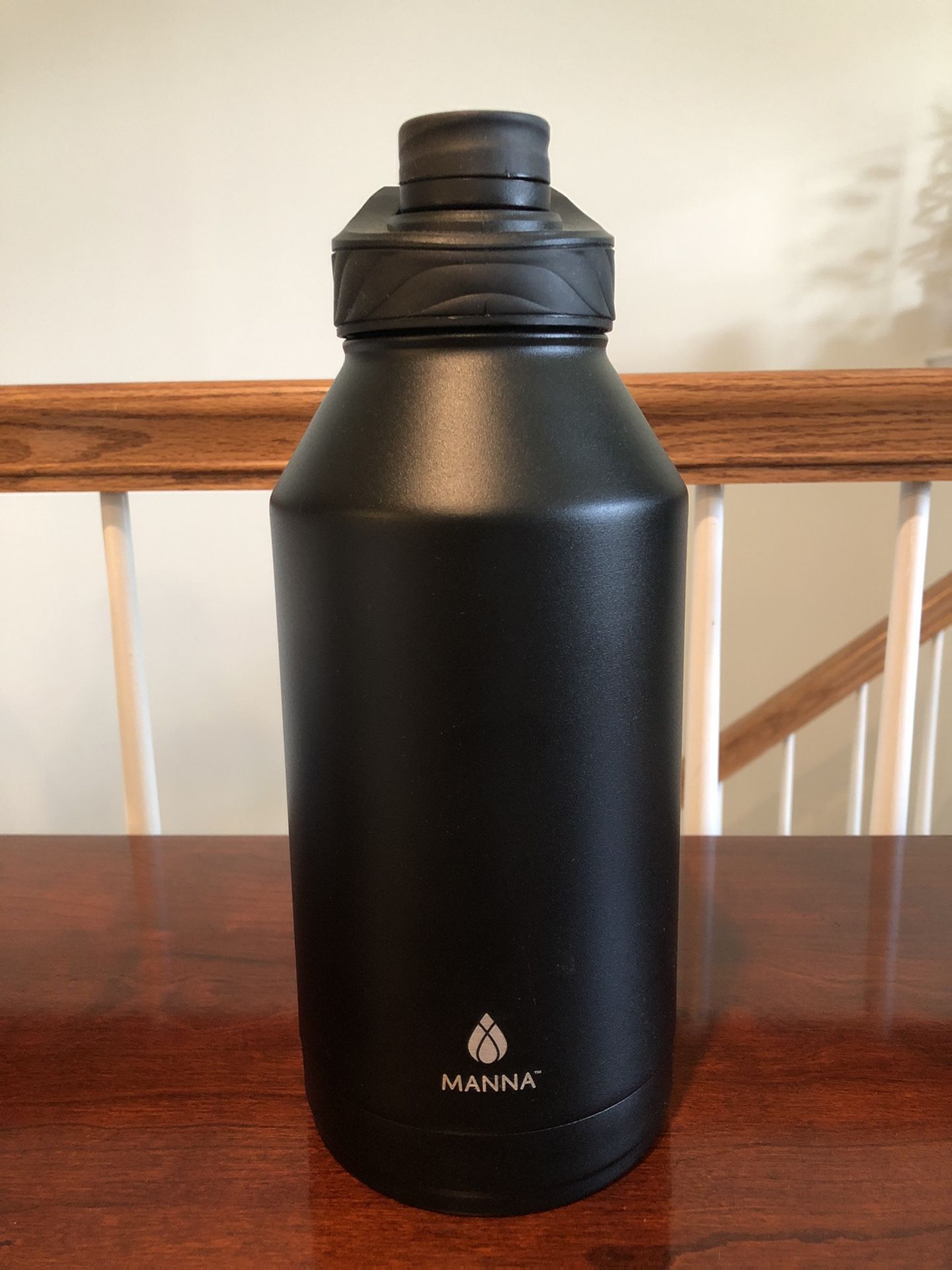 Bring this BRAND NEW 64 OZ STAINLESS STEEL BOTTLE to your next OUTING!
