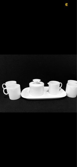 Thomas Rosenthal Germany Medallion White Porcelain Coffee Set 8 Pieces : sugar bowl, creamer, 4 small coffee cups and tray. Beautiful and very elegant