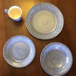 Fioriware pottery dinner set