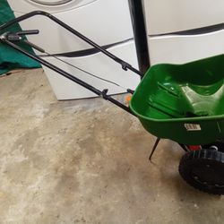 Sead Fertilizer Spreader 