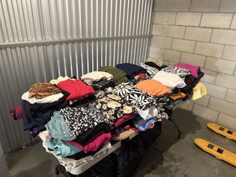 Women Blouses, Shirts & Dresses Various Sizes. Ropa De Mujer, Blusas, Camisas Y Vestidos **$1.50/pc, 125 Pieces**