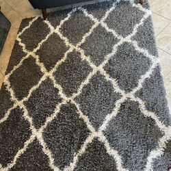 Area Rug 5.5 X 7 Feet