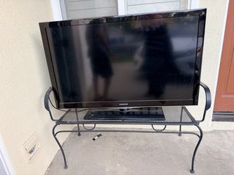 Samsung screen tv approx 42 or46 inches