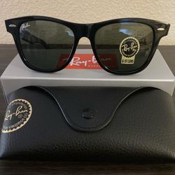 New RayBan Wayfarer Classic Sunglasses With Original RayBan Packaging