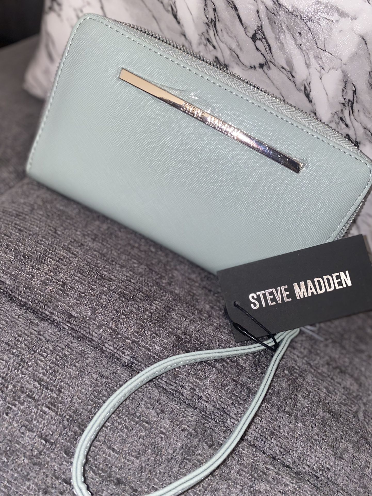Steve Madden Bzippy Green Zip Around Wallet