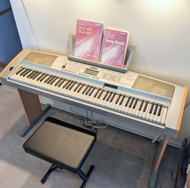 Yamaha 88-Key Piano Keyboard Set - DGX-500