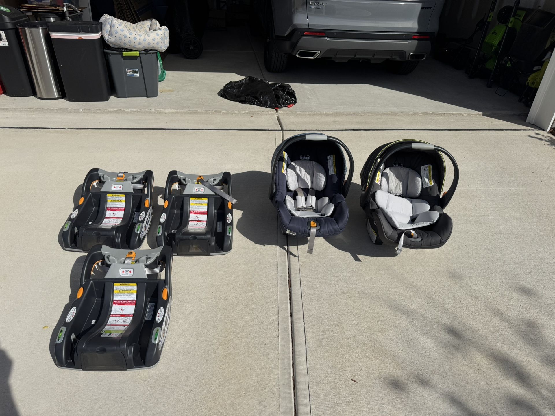 Chicco Infant Keyfit 30 Car Seats (x2), 3 Infant Car Seat Bases, and 1 Self-Folding Compact Stroller