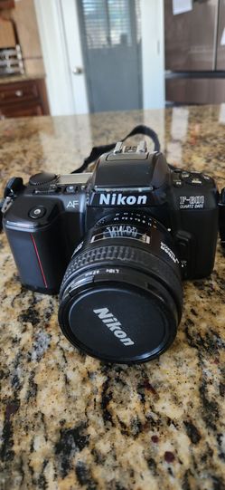 Nikon F-801 35mm SLR Camera Bundle with Lenses + Flash.
AF Nikkor 85mm f/1.8 & 70-210mm Lenses + Flash