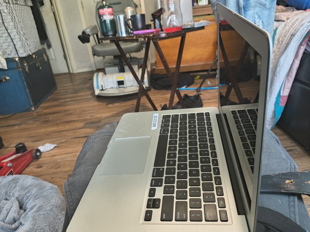 350 Apple Labtop