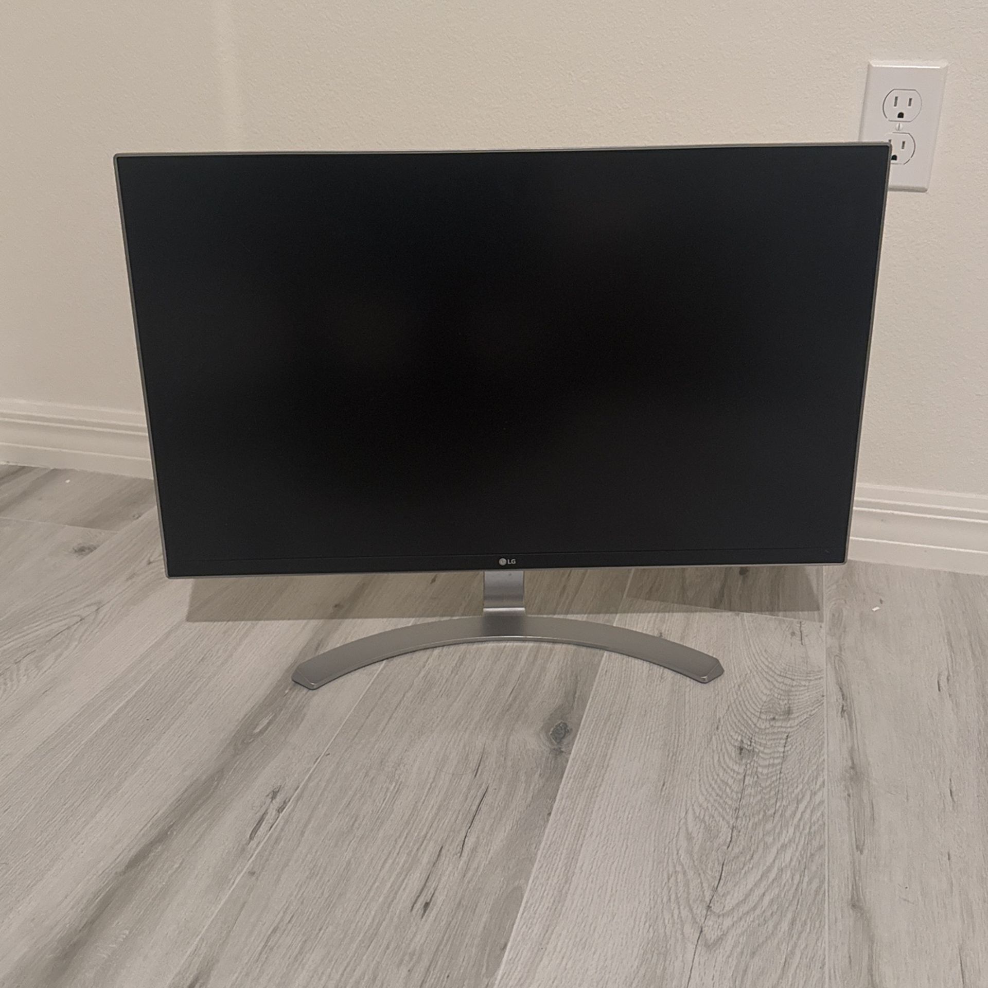 LG 27” Monitor White