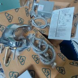 T&S Bathroom Handle Less Sensor Faucet .