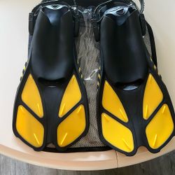 “GREAT CONDITION” PAIR OF SCUBA FINS ML-XL SIZE 9-13 