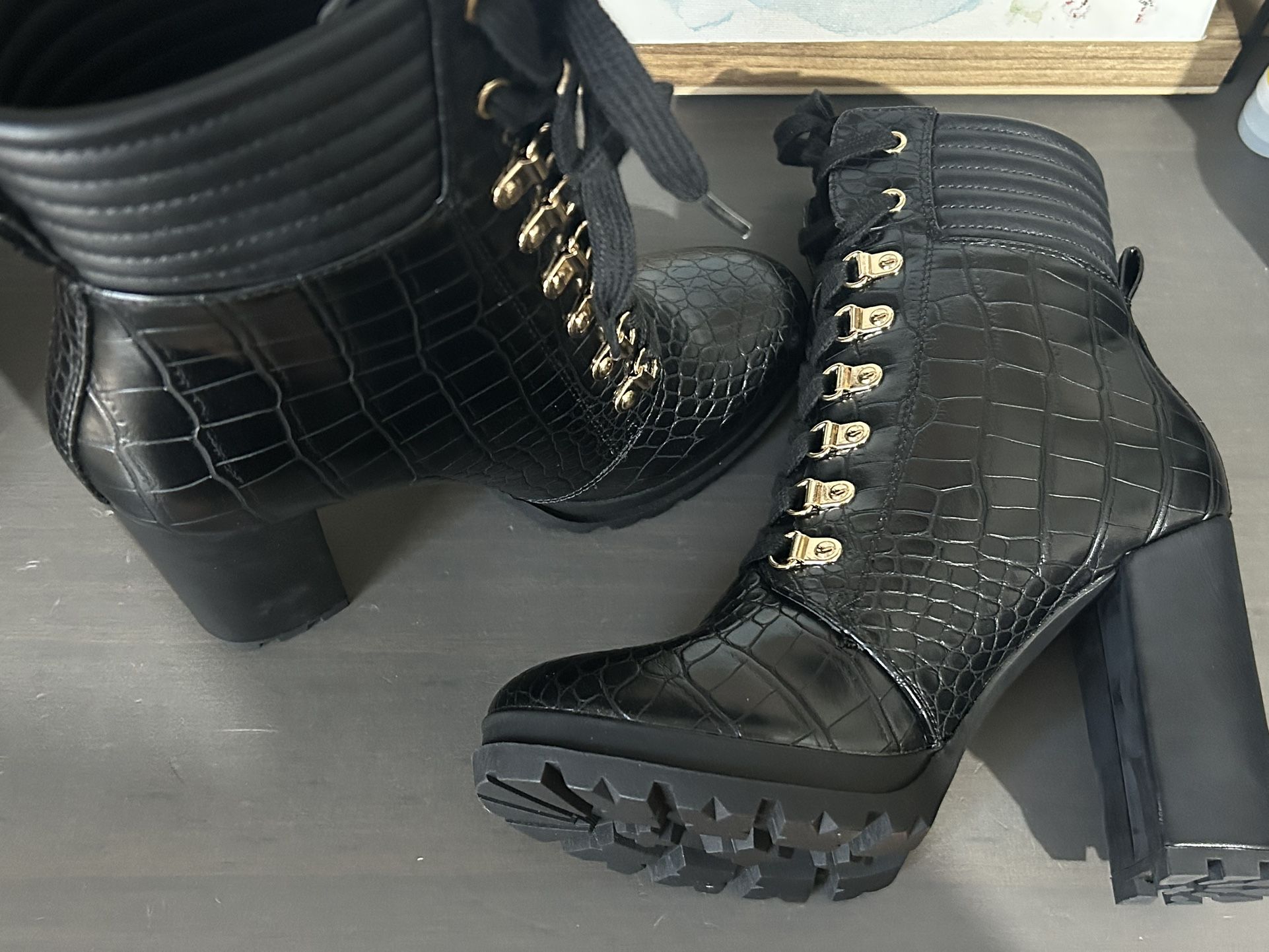 Size 7 Women Boots