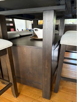 dinning table with 8 chairs