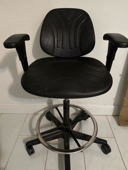 Black shop chair