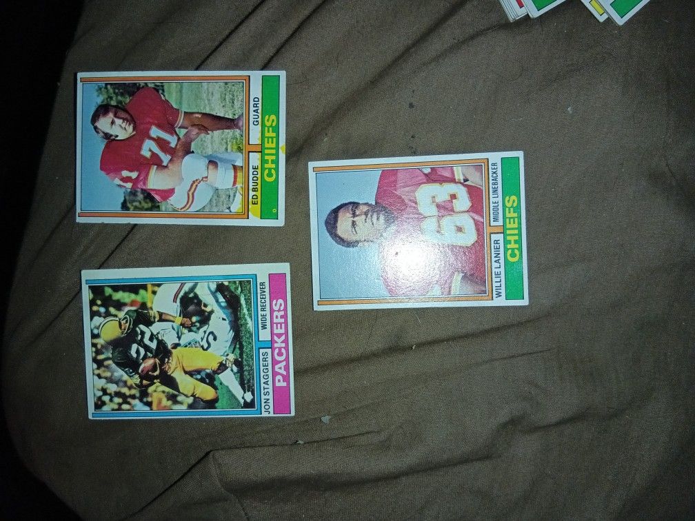 24 NFL cards 1974, Olsen ,Snead , Upshaw, Bowman, Willard,Tillman