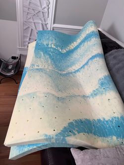 Queen bed topper