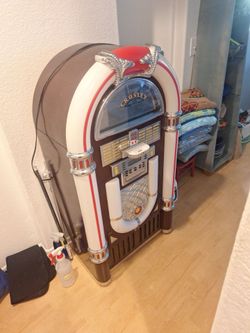 CROSELY. Jukebox with cd and ipod.