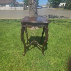 Victorian style in table