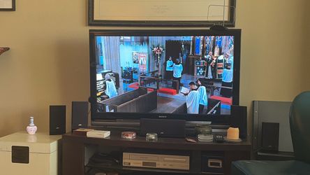 32 “ Sony 720 p FLAT SCREEN TV
