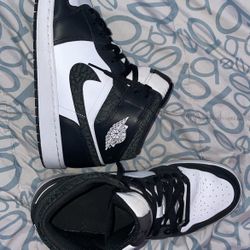 Jordan 1 Mid 