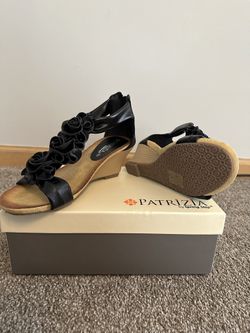 “BRAND NEW” DSW Black Sandals 