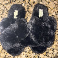 Women’s Slippers Size 6/7