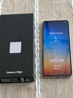 Samsung Galaxy Z Flip5 SM-F731U Unlocked 256GB Lavender