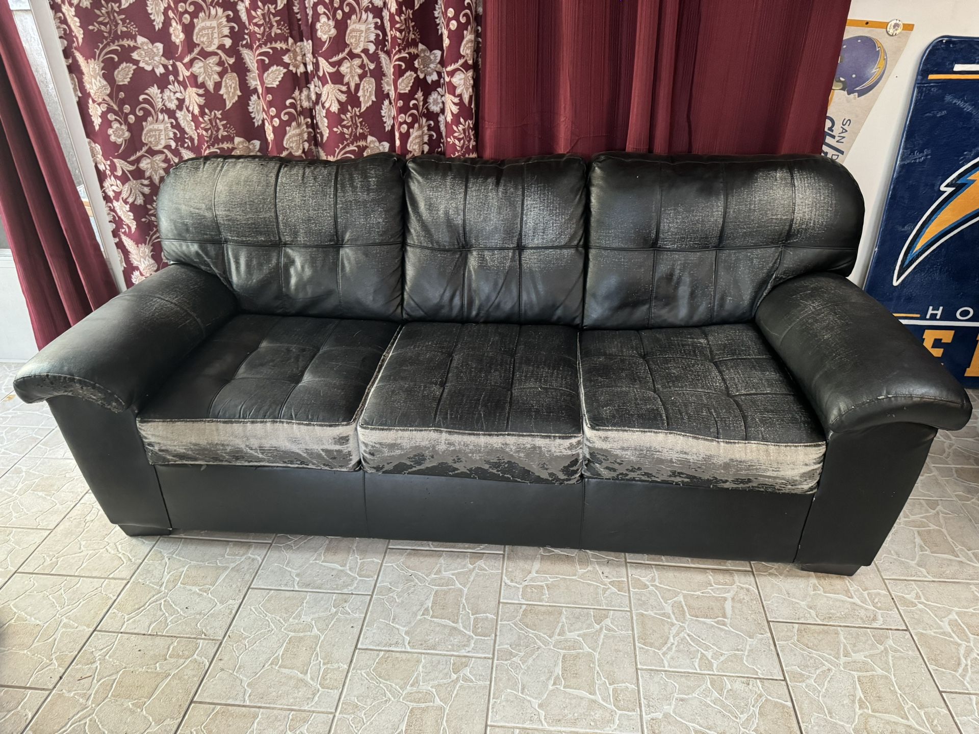 USED BLACK COUCH GOTTA GO!!!! 90x37