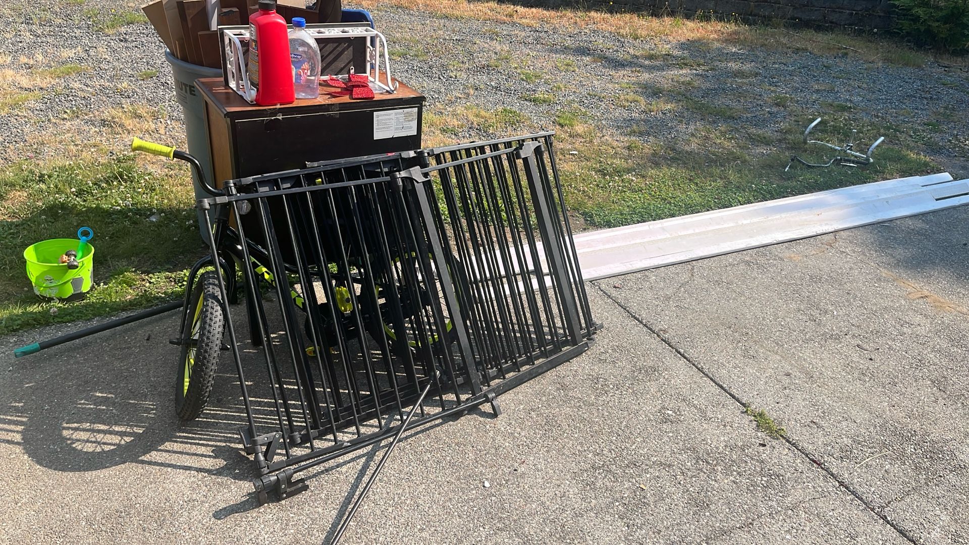 Dog Kennels And Gate