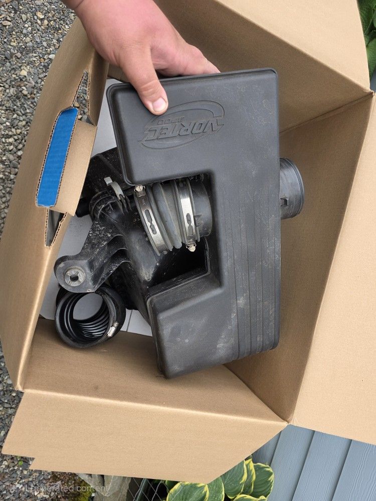 2012 Colorado Air Cleaner And Baffle