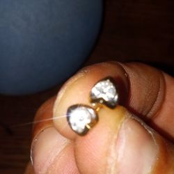 Half Karet 14 Kt Gold Floating Diamond Earrings 