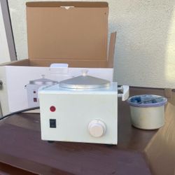 Wax warmer esthetician