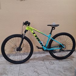 TREK MARLIN 5 MOUNTAIN BIKE 29 ER LIKE NEW ( CHECK MY OTHER BIKES)