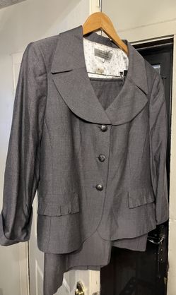 $60 Size 16 Grey Tahari Skirt Suit
