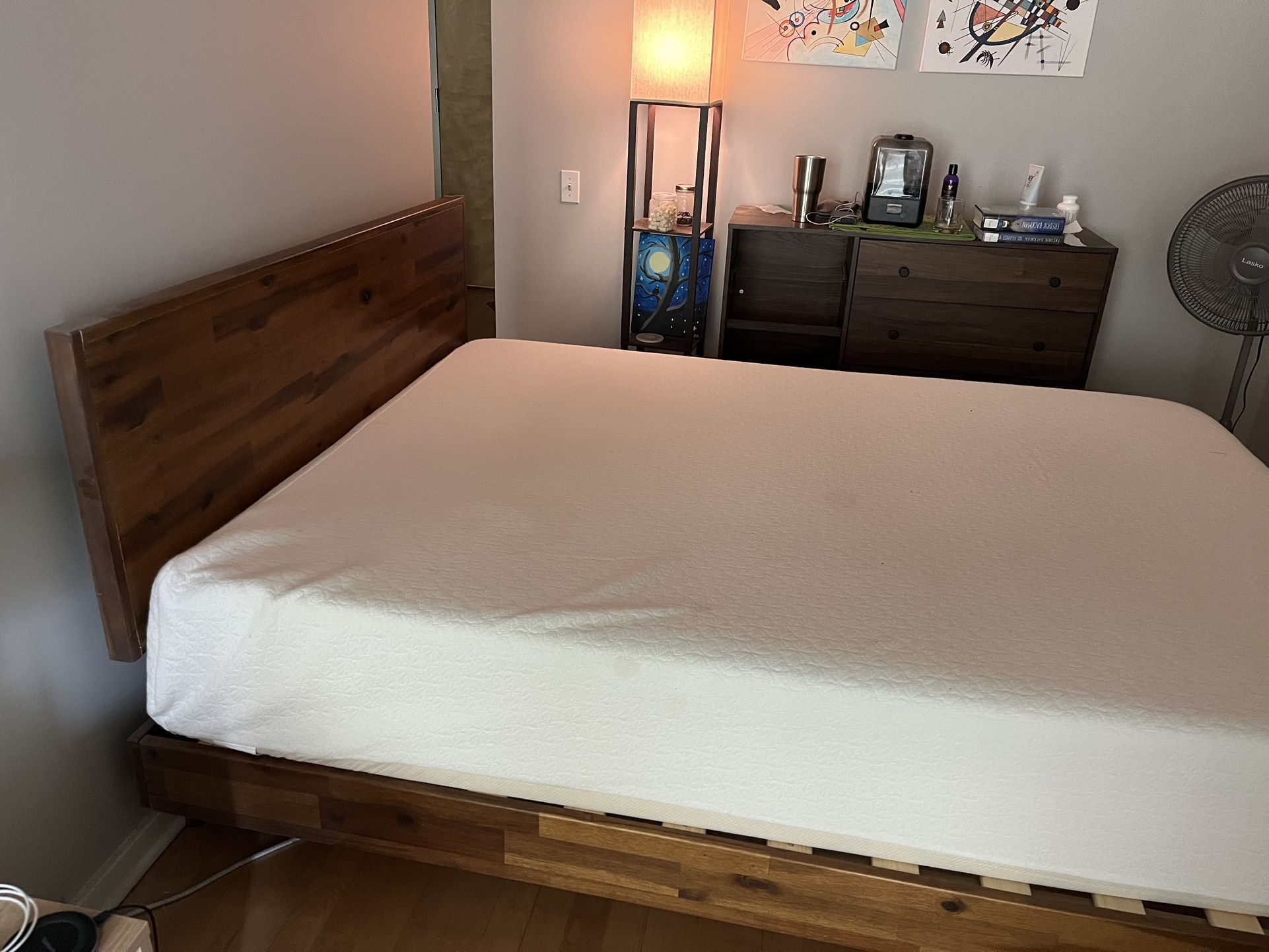 ZINUS Tricia Wood Platform Bed Frame with Adjustable Headboard / Wood Slat and Memory Foam Mattress