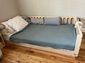 Toddler twin floor bed