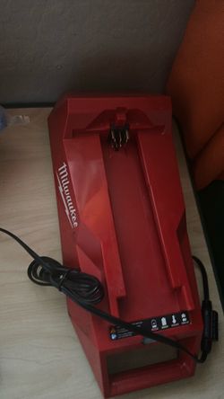 Milwaukee electric MX Fuel charger