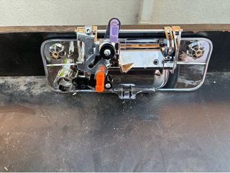 Chrome tailgate handle