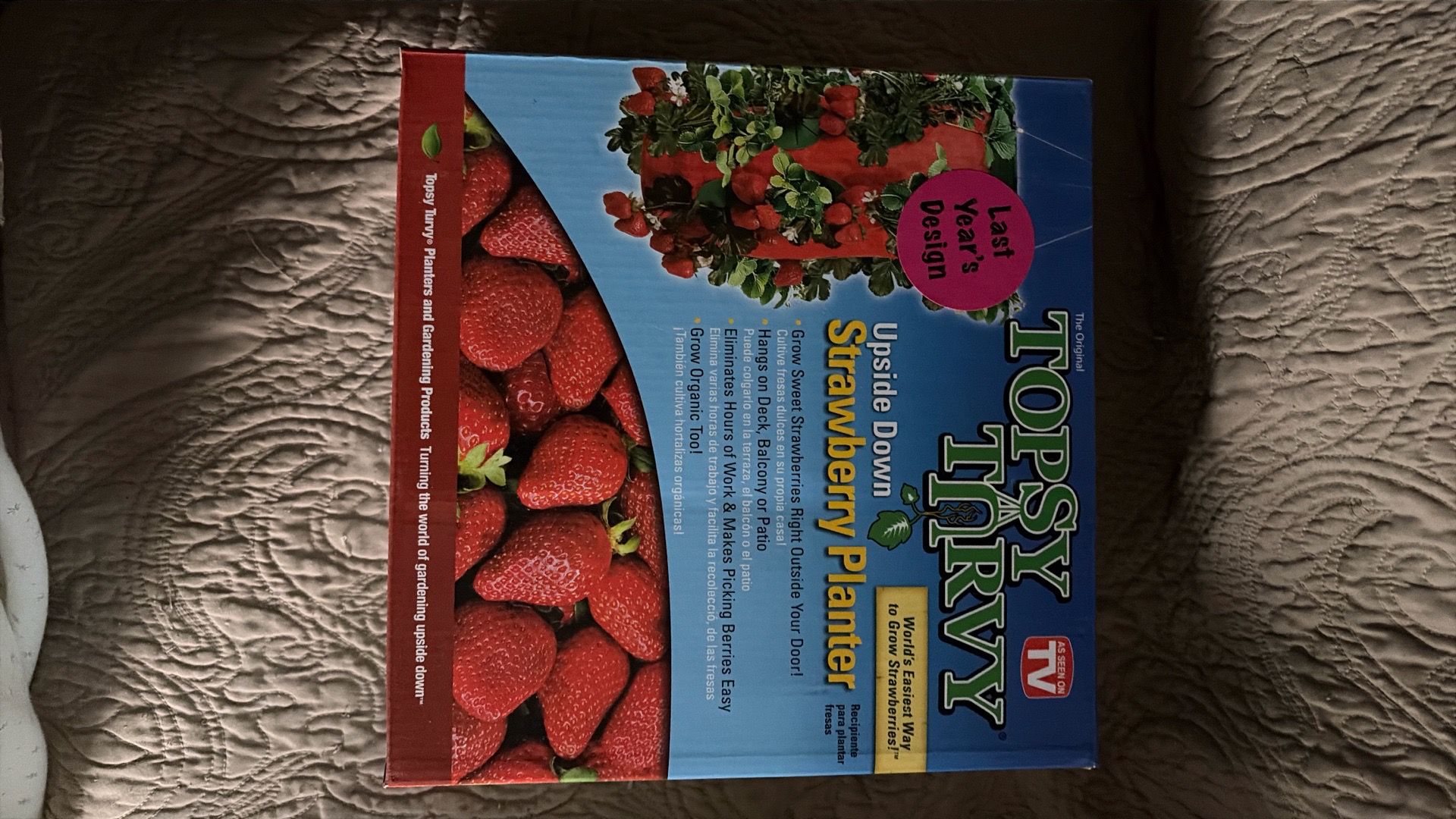 TOPSY TURVY STRAWBERRY PLANTER