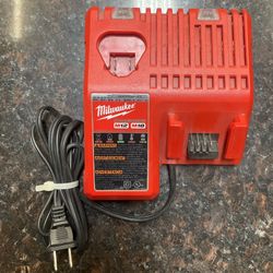 Milwaukee M12 & M18 Charger