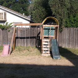 Swing set/Play Structure 