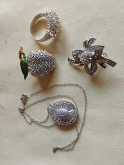 Four Antique Jewelry Pieces 