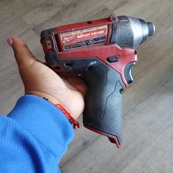 Milwaukee 1/4 Impact 12v