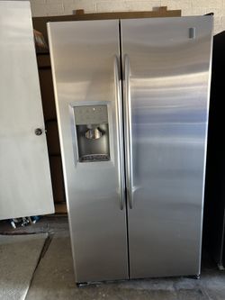 GE Profile Side By Side Water And Ice Dispenser 