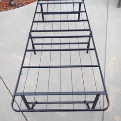  Bed Twin Size Fold Up Excellent Condition 